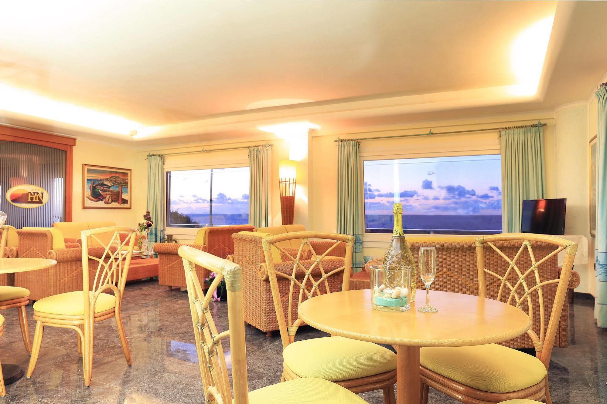 Hotel Nantis Кастельсардо Экстерьер фото