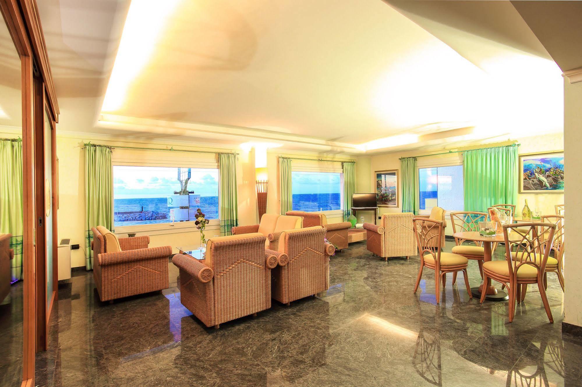 Hotel Nantis Кастельсардо Экстерьер фото