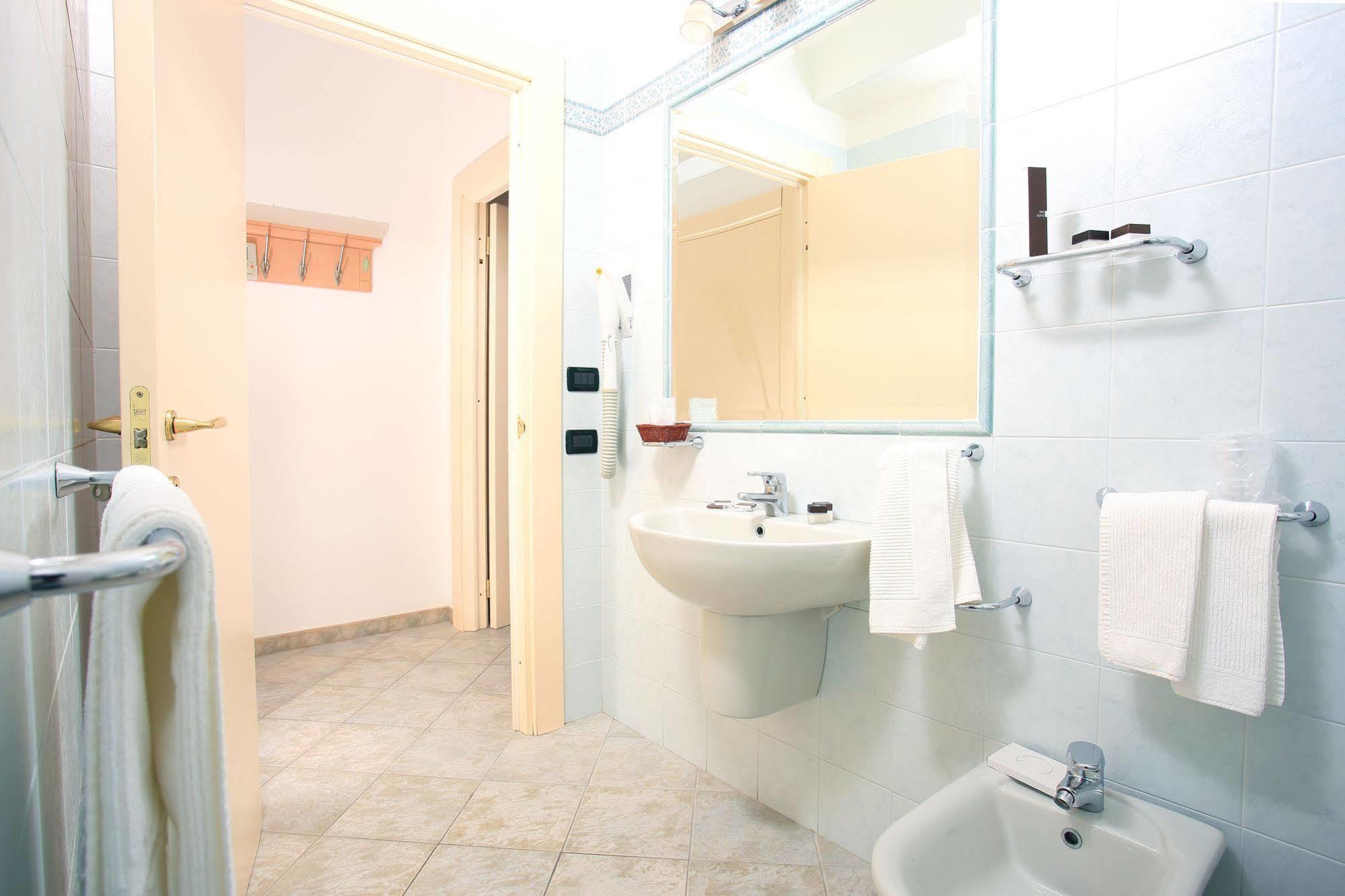Hotel Nantis Кастельсардо Экстерьер фото
